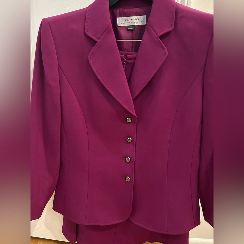 Tahari ASL Arthur S. Levine Plum Skirt Suit Sz 8 NWOT